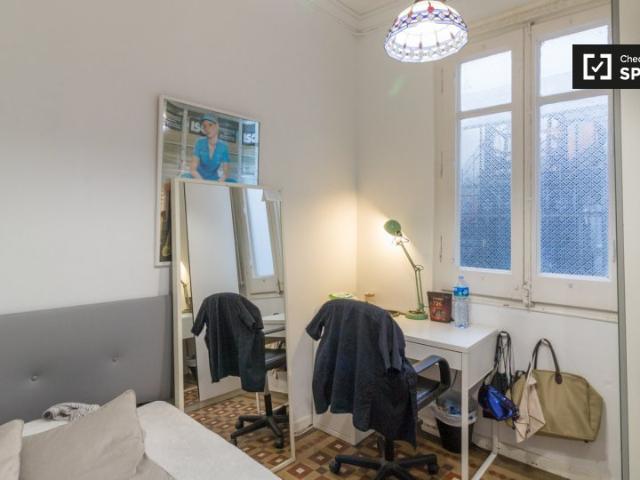 Se alquila habitación en apartamento de 9 dormitorios en el Eixample, Barcelona