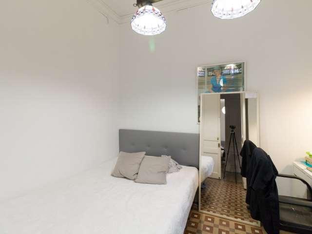 Se alquila habitación en apartamento de 9 dormitorios en el Eixample, Barcelona