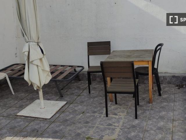 Se alquila habitación en apartamento en L'Hospitalet De Llobregat