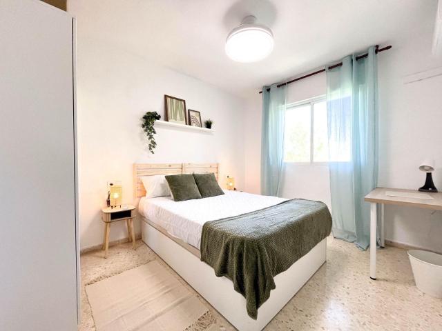 Se alquila habitación en Avda. Parménides disponible desde el 1 de agosto 575€