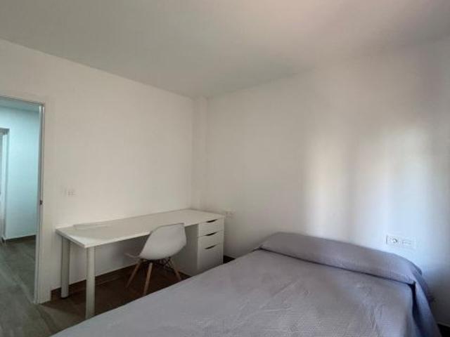 Se alquila habitación en el centro