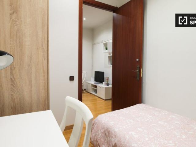 Se alquila habitación en el apartamento de 3 dormitorios en Dreta de l'Eixample