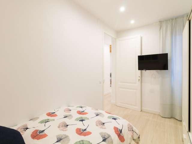 Se alquila habitación en el apartamento de 4 dormitorios en Barri Gòtic