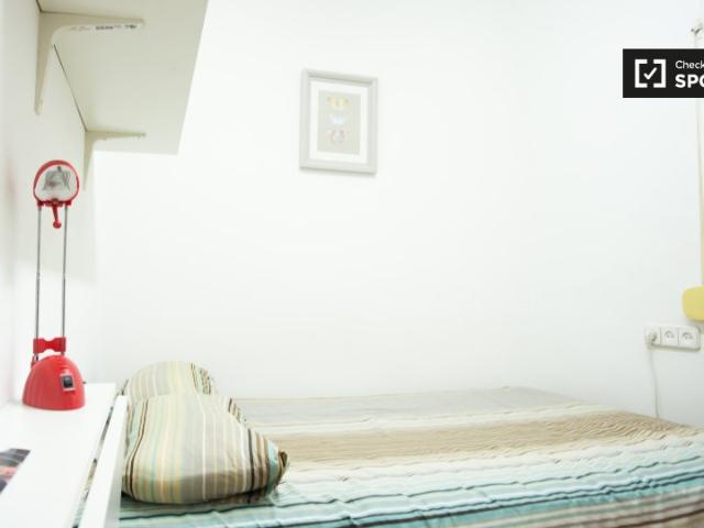 Se alquila habitación en el apartamento de 4 dormitorios Sant Martí, Barcelona