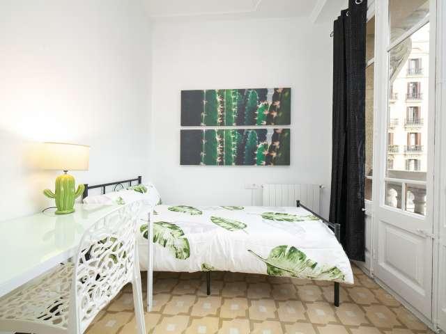 Se alquila habitación en el apartamento de 5 dormitorios en el Eixample Dreta
