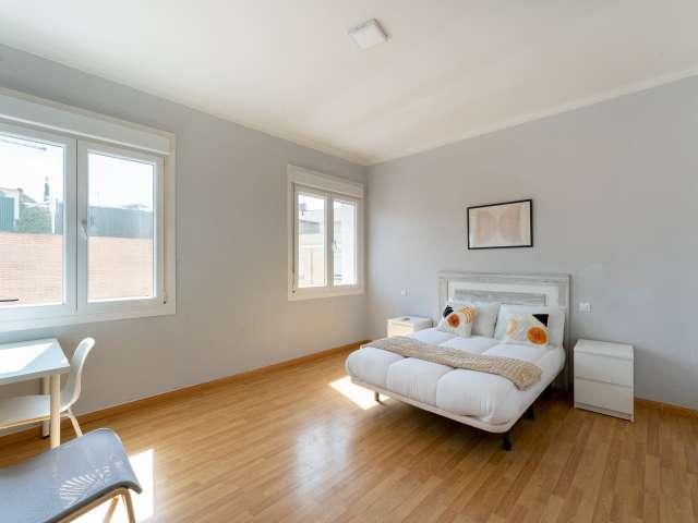 Se alquila habitación en el apartamento de 5 dormitorios en Moncloa, Madrid