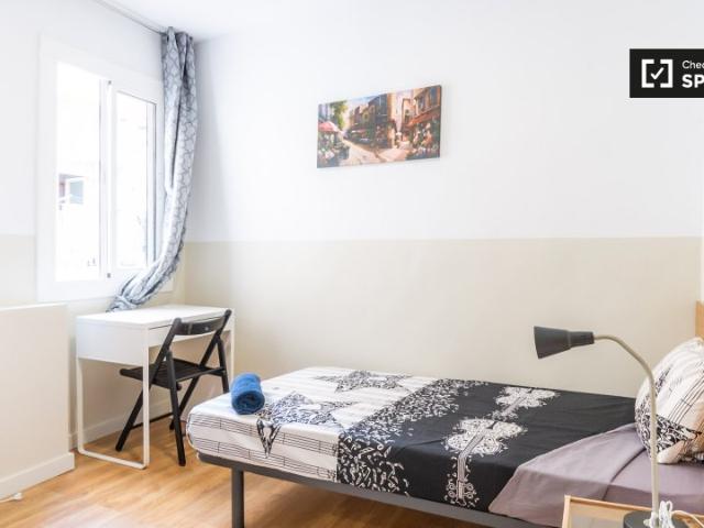 Se alquila habitación en el apartamento de 6 dormitorios en El Raval, Barcelona