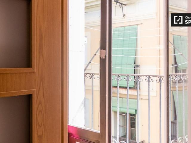 Se alquila habitación en el apartamento de 6 dormitorios en El Raval, Barcelona