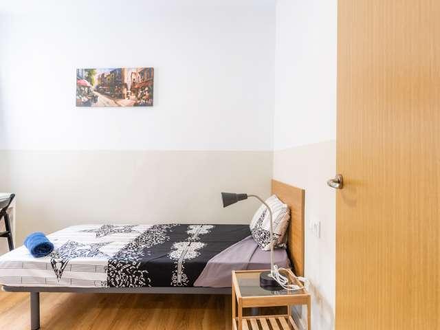 Se alquila habitación en el apartamento de 6 dormitorios en El Raval, Barcelona