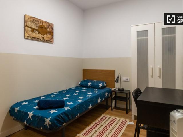 Se alquila habitación en el apartamento de 6 dormitorios en El Raval, Barcelona