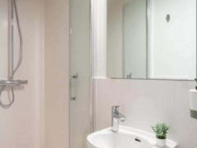 Se alquila habitación en el apartamento de 6 dormitorios en El Raval, Barcelona