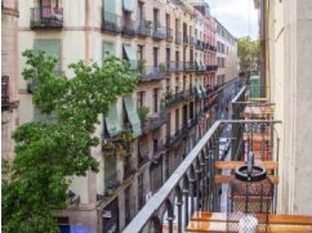 Se alquila habitación en el apartamento de 6 dormitorios en El Raval, Barcelona