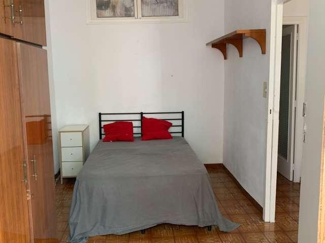 Se alquila habitación en El Poble Sec, Barcelona