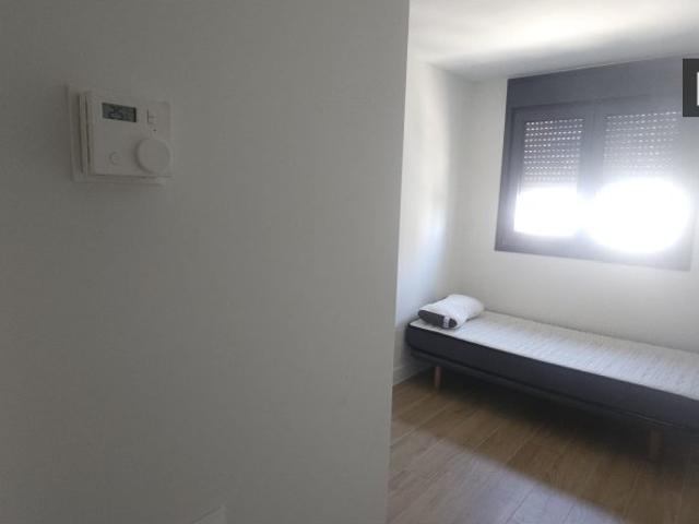 Se alquila habitación en Los Ángeles, Madrid