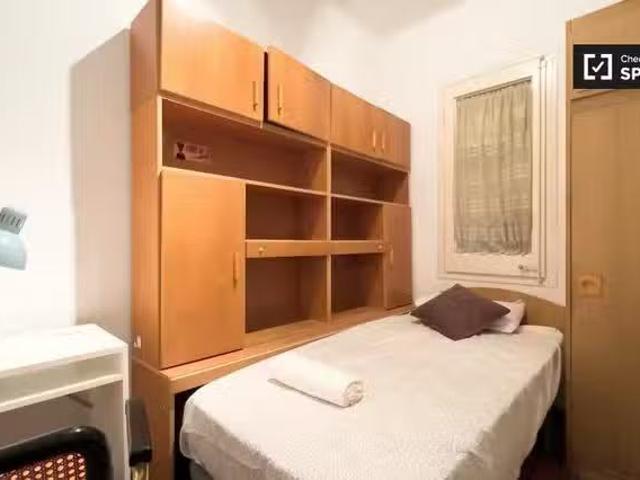 Se alquila habitación en La Sagrada Familia, Barcelona
