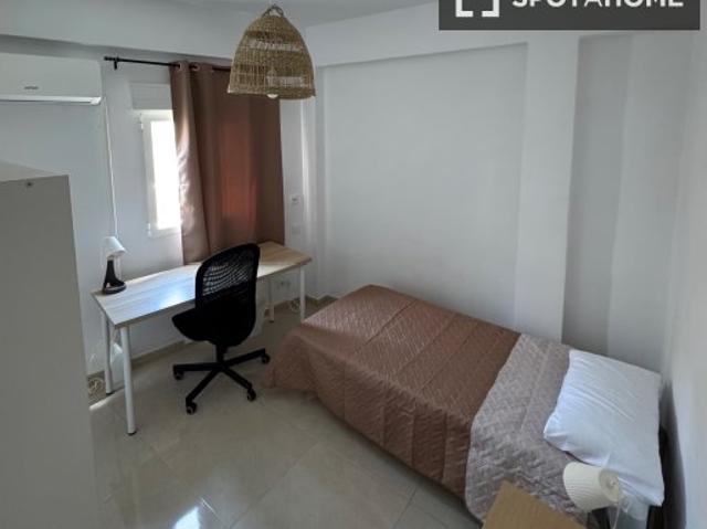 Se alquila habitación en Santa Rita, Almería
