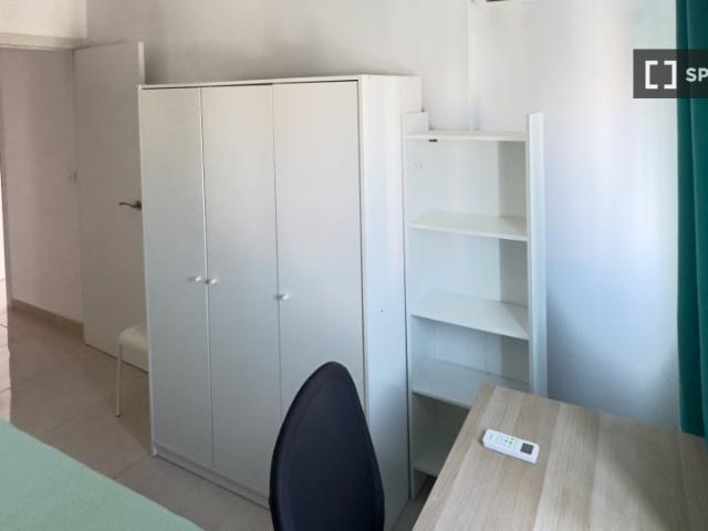 Se alquila habitación en Santa Rita, Almería