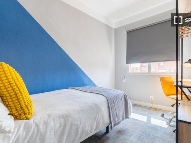 Se alquila habitación en Pavones, Madrid