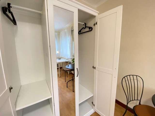Se alquila habitación en Palomeras Bajas, Madrid