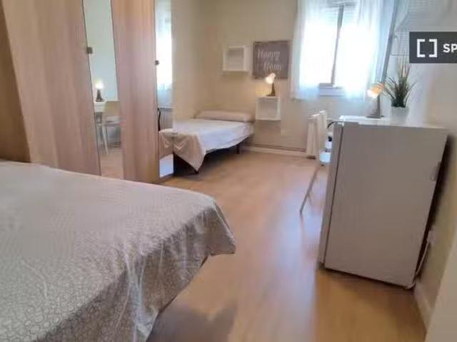 Se alquila habitación en Palomeras Bajas, Madrid