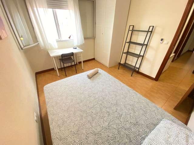 Se alquila habitación en Palomeras Bajas, Madrid