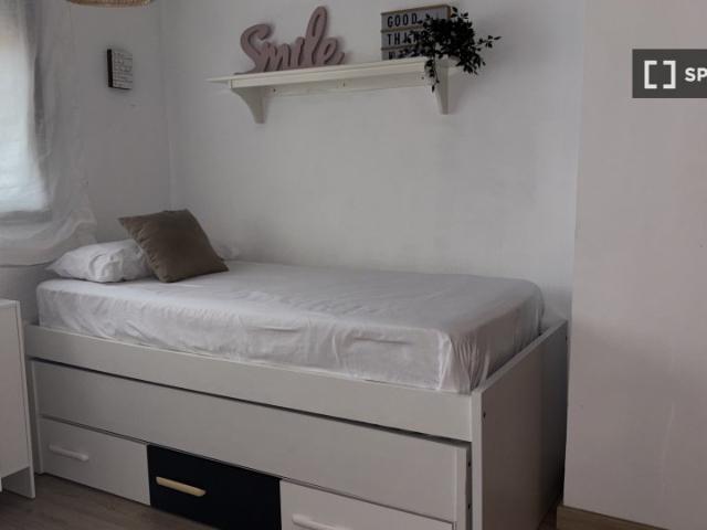 Se alquila habitación en Penya Roja, Valencia