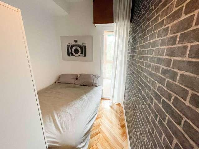 Se alquila habitación en piso 7 dormitorios en Tetuán, Madrid