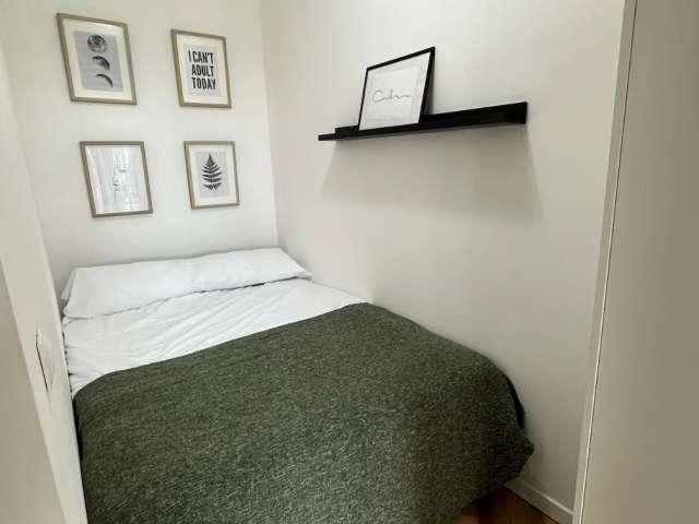 Se alquila habitación en piso 7 dormitorios en Tetuán, Madrid