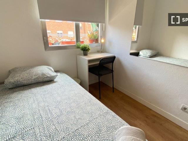 Se alquila habitación en piso compartido, Numancia, Madrid