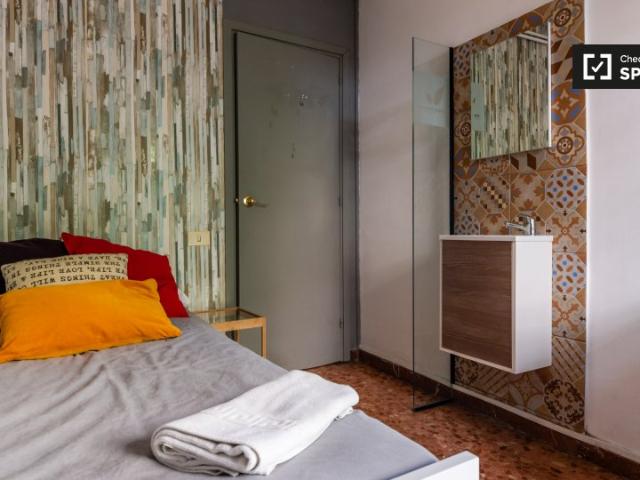 Se alquila habitación en piso compartido cerca del Eixample, Barcelona