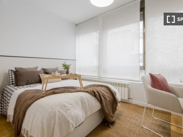 Se alquila habitación en piso compartido de 10 habitaciones, El Viso Madrid