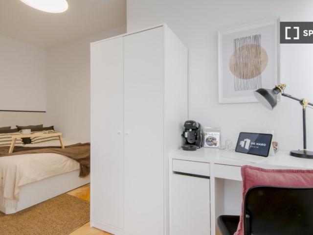 Se alquila habitación en piso compartido de 10 habitaciones, El Viso Madrid