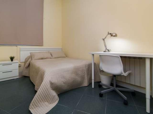 Habitación en piso compartido de 10 habitaciones, Trafalgar, Madrid