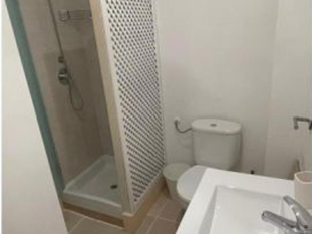 Se alquila habitación en piso compartido de 10 habitaciones en Justicia
