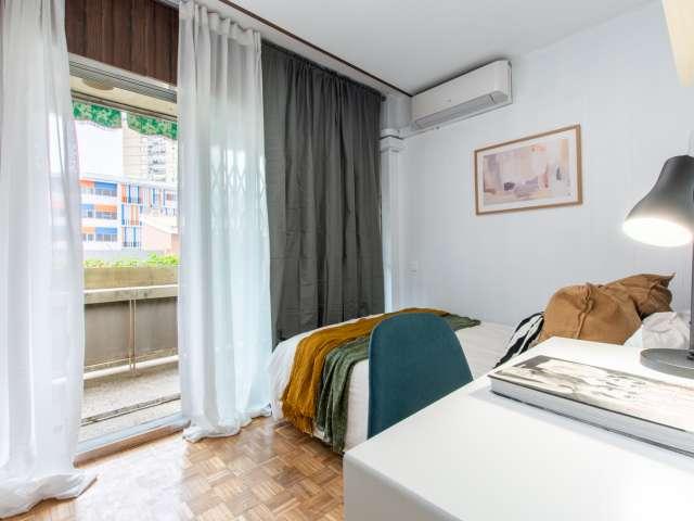 Se alquila habitación en piso compartido de 10 habitaciones, Estrella