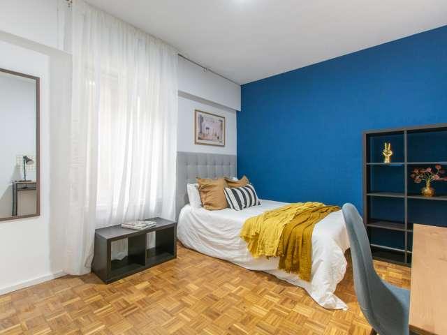 Se alquila habitación en piso compartido de 10 habitaciones, Estrella