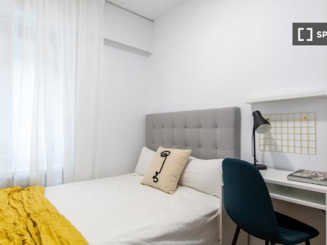 Se alquila habitación en piso compartido de 10 habitaciones, Estrella