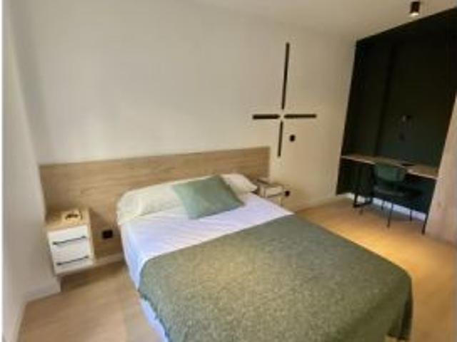 Se alquila habitación en piso compartido de 12 habitaciones en Vista Alegre, gastos incluidos
