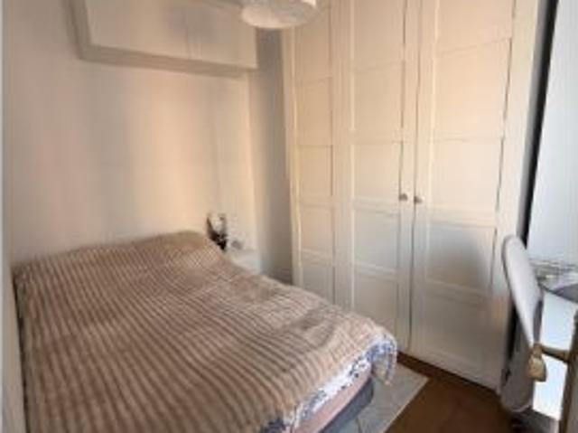 Se alquila habitación en piso compartido de 1 dormitorio en Universidad