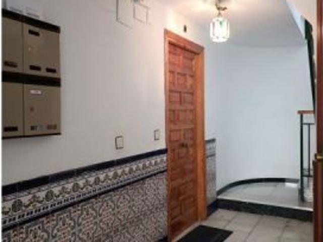 Se alquila habitación en piso compartido de 1 dormitorio en San Ildefonso, gastos incluidos