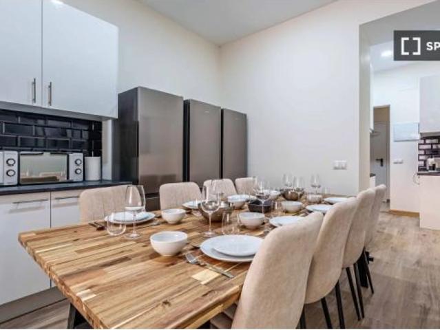 Se alquila habitación en piso compartido de 20 habitaciones en Centro Histórico, Málaga
