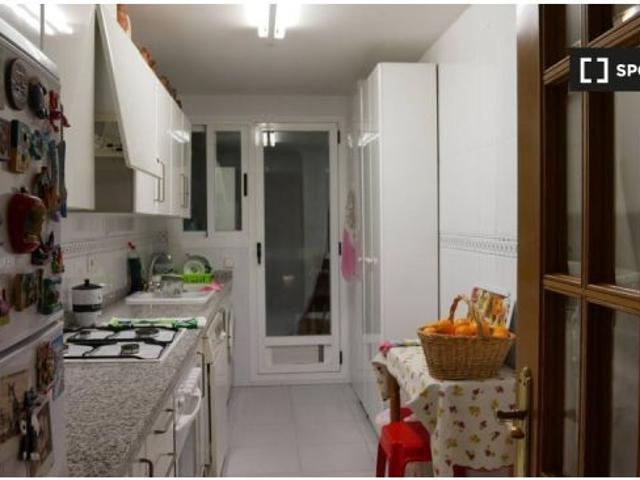Se alquila habitación en piso compartido de 2 habitaciones en Mestalla, gastos incluidos
