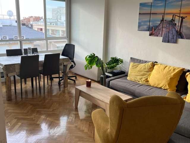 Se alquila habitación en piso compartido de 2 habitaciones en Nueva España