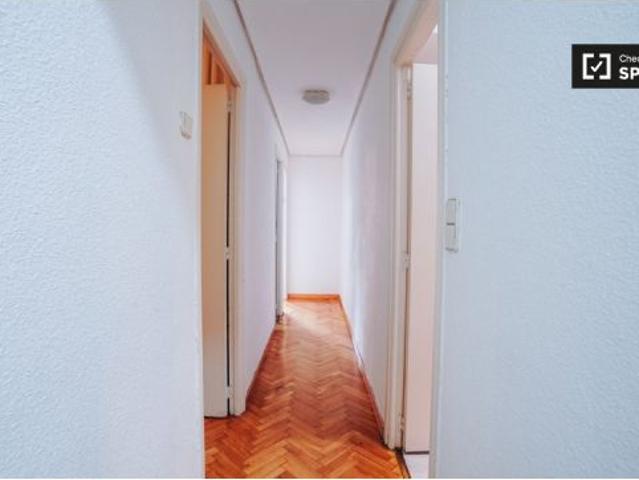 Se alquila habitación en piso compartido de 2 habitaciones en Fuente del Berro, perfecta para profes