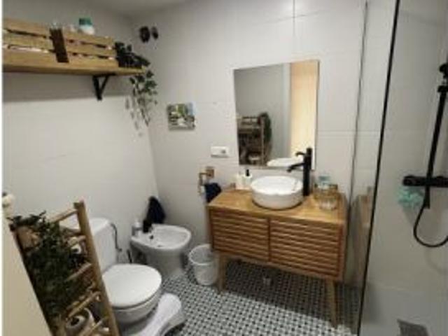 Se alquila habitación en piso compartido de 2 habitaciones en La Malva Rosa, gastos incluidos