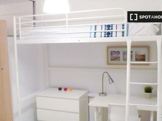 Se alquila habitación en piso compartido de 2 habitaciones en San Isidro