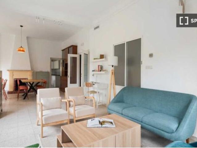 Se alquila habitación en piso compartido de 34 habitaciones en Nueva España, todos los gastos inclui