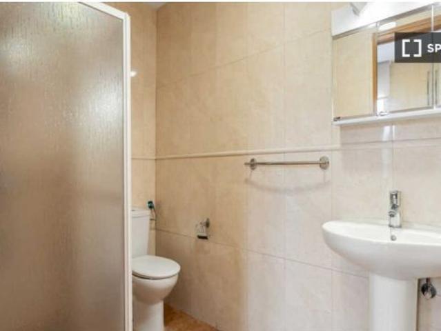 Se alquila habitación en piso compartido de 34 habitaciones en Nueva España, todos los gastos inclui