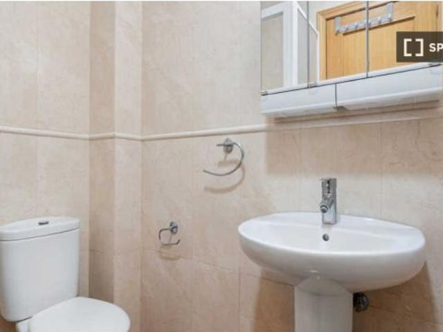 Se alquila habitación en piso compartido de 34 habitaciones en Nueva España, todos los gastos inclui