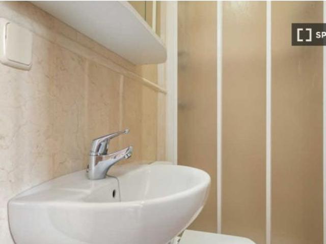 Se alquila habitación en piso compartido de 34 habitaciones en Nueva España, todos los gastos inclui